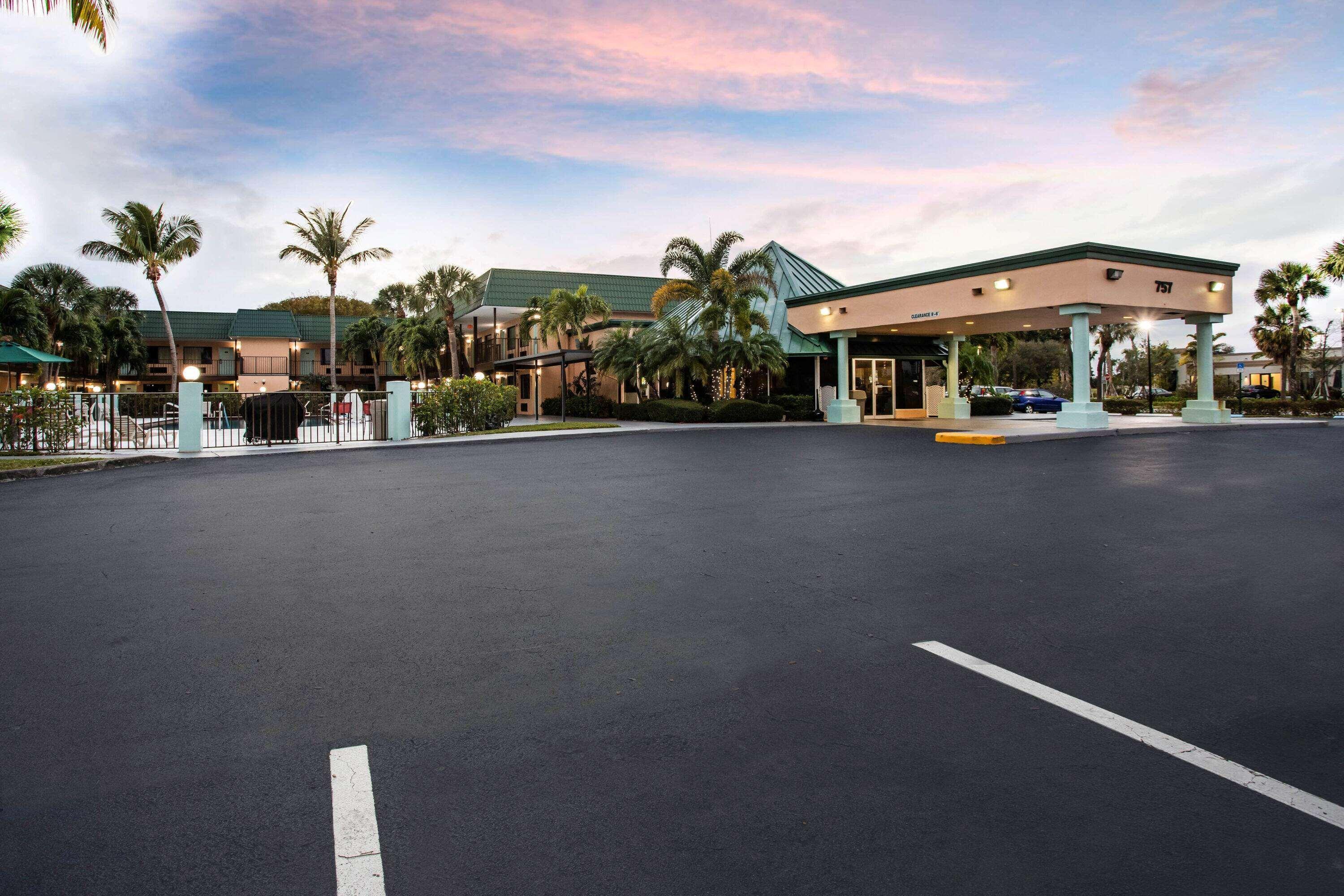 Motel Super 8 By Wyndham North Palm North Palm Beach
